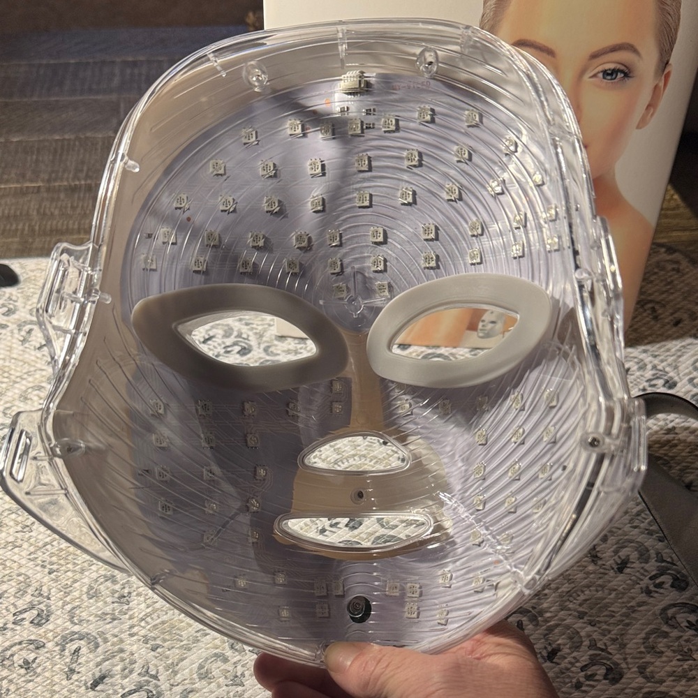 7-Color Facial Mask, Rechargeable Light Mask for Face Beauty Instrument - Picture 6 of 15